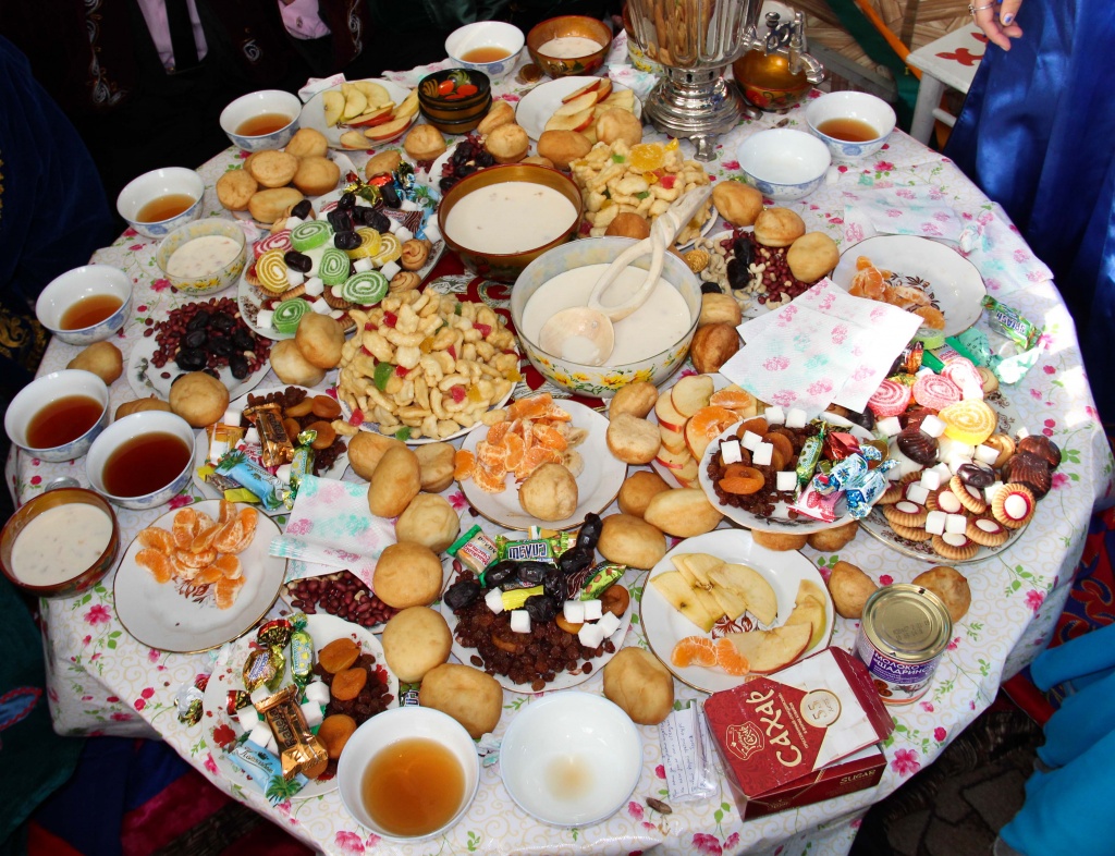 накрытый стол в казахстане