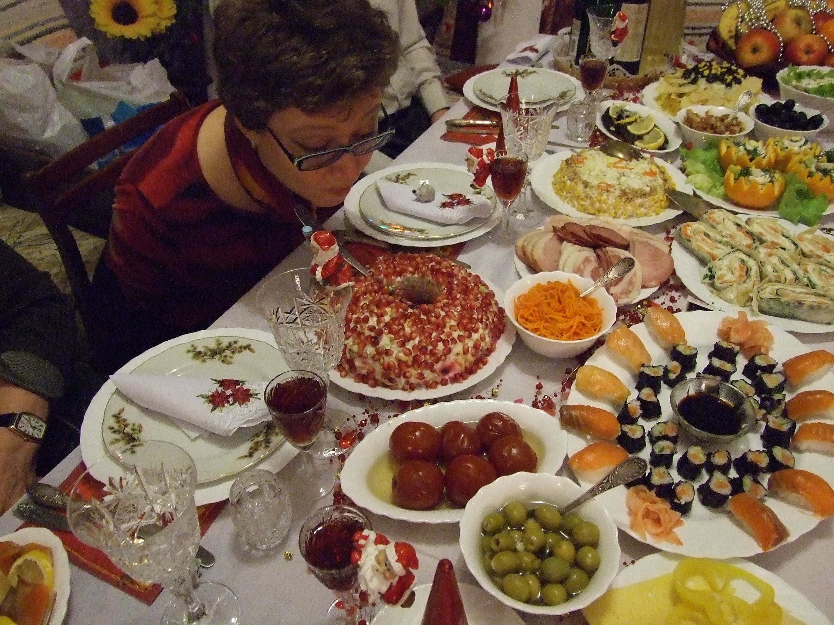 Новогодний стол с едой реальное