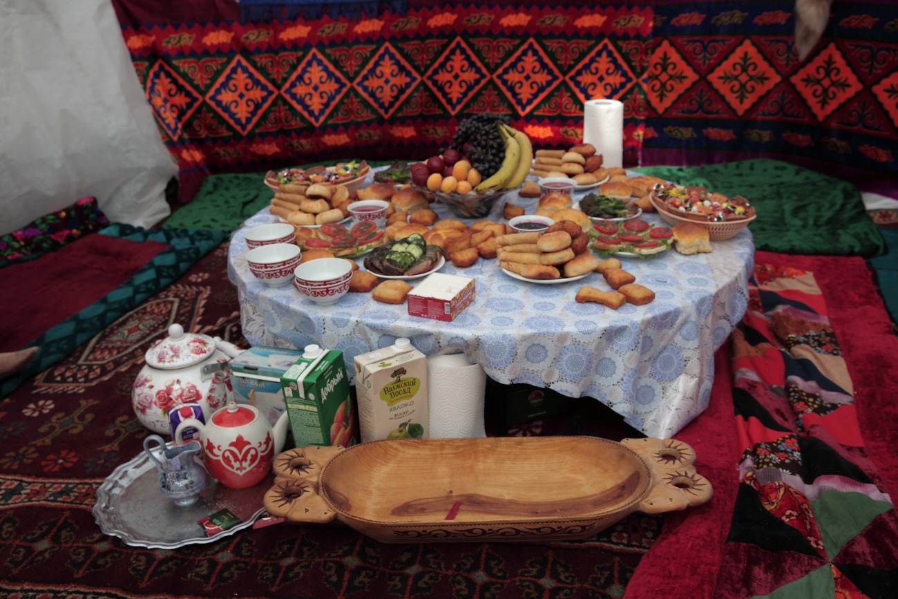 Казахстан традиции дастархан юрта