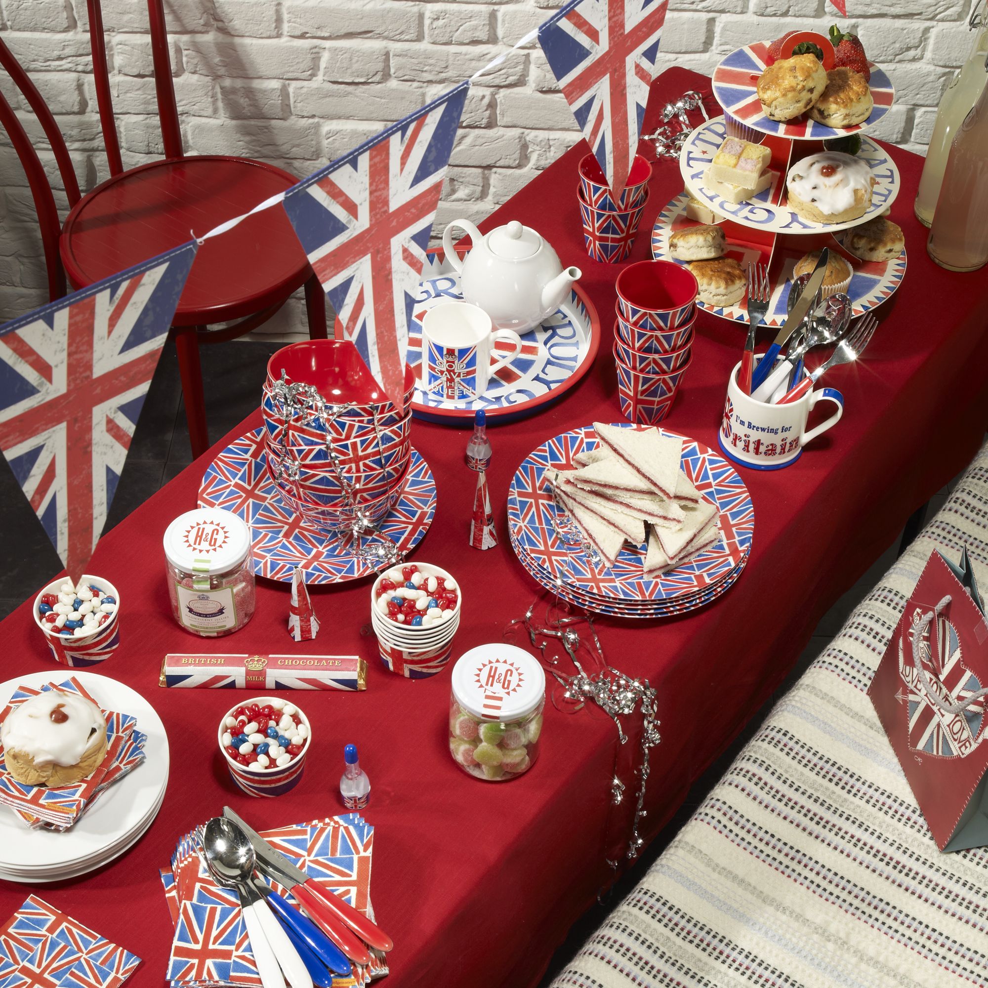 Britain tea. Чайная церемония в Англии. Вечеринка в британском стиле. Сервировка стола в английском стиле. Чаепитие в английском стиле.