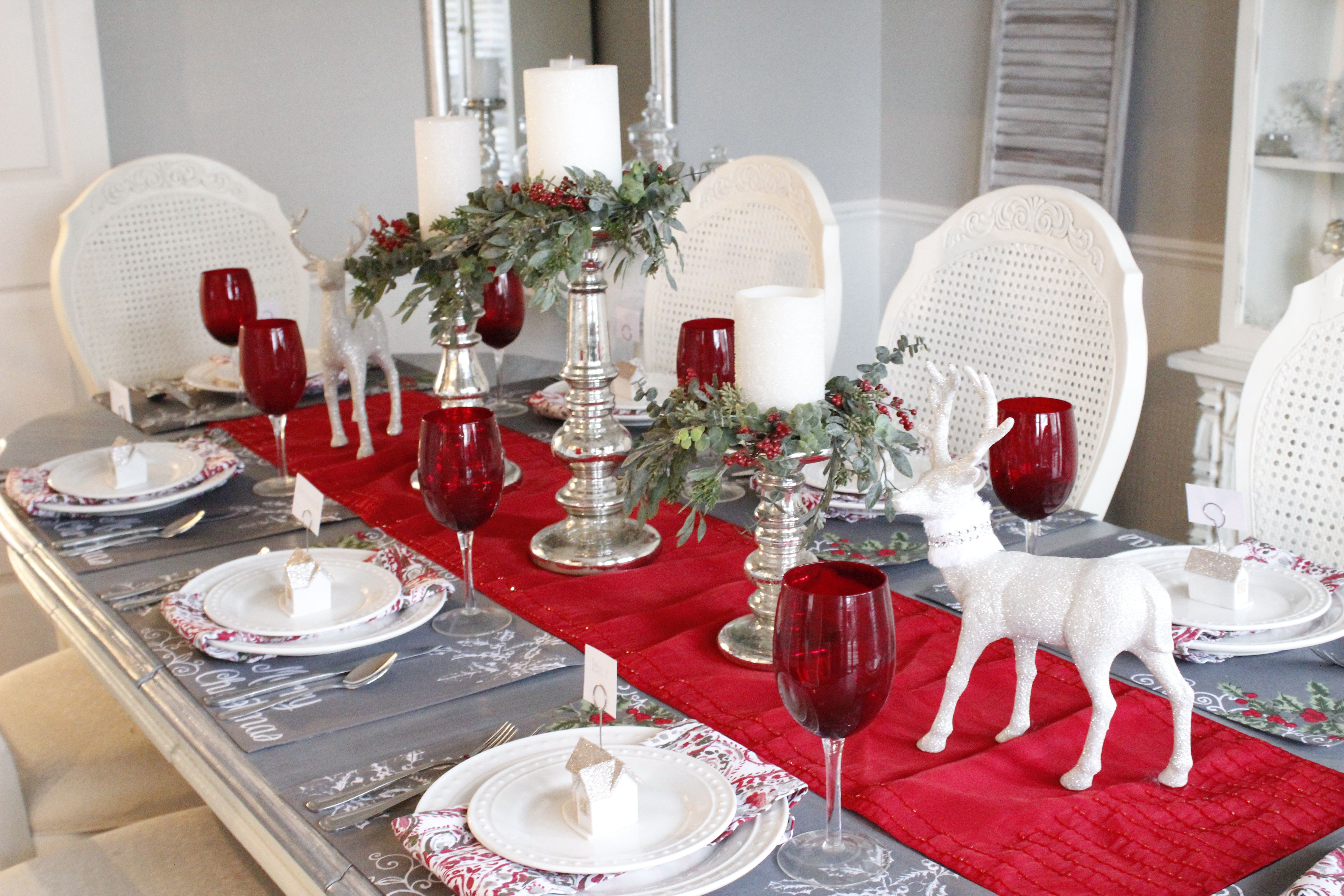 Сервировка новогоднего стола в Красном цвете