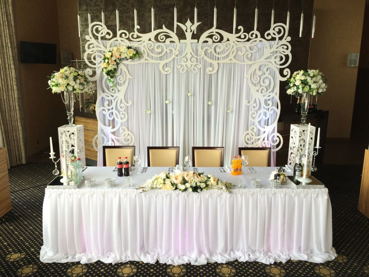 Декор свадебного стола жениха и невесты