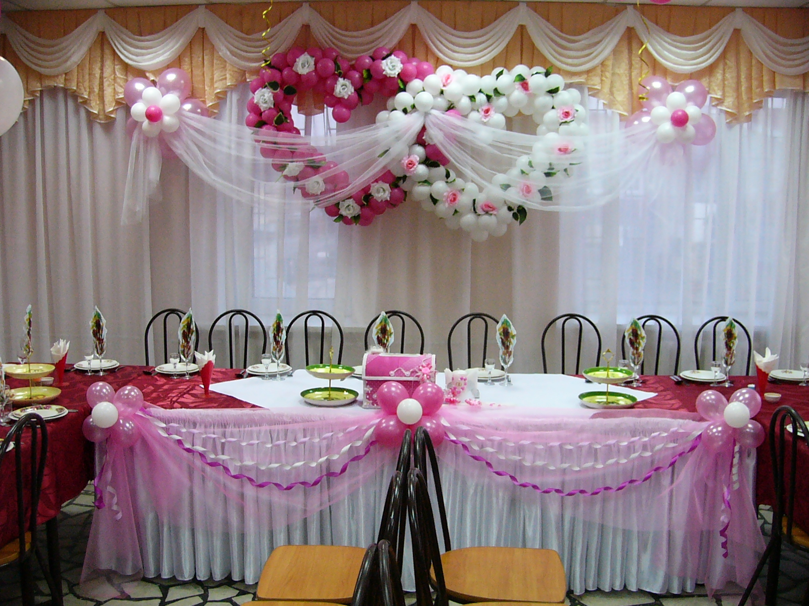 Как можно украсить зал на свадьбу своими руками недорого фото