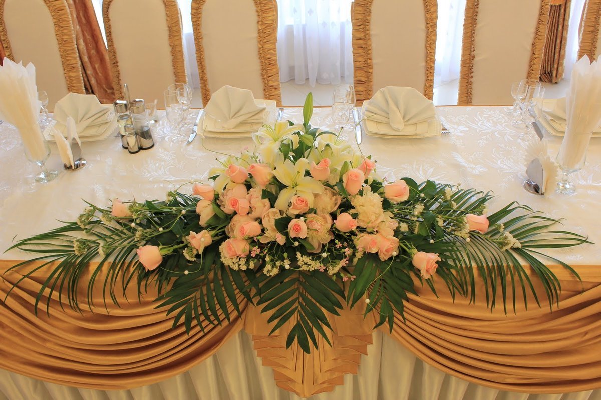 Цветочная композиция на свадебный стол