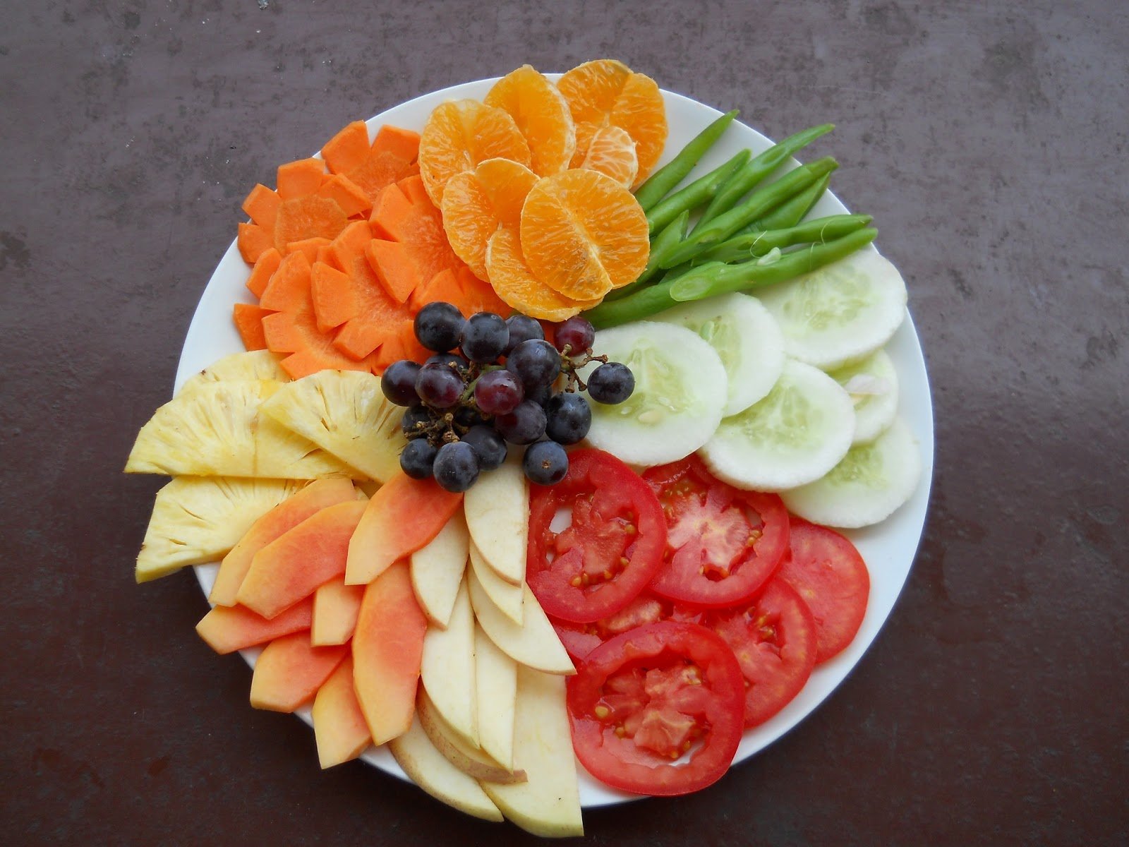 Красивая нарезка фруктов и овощей на праздничный стол фото