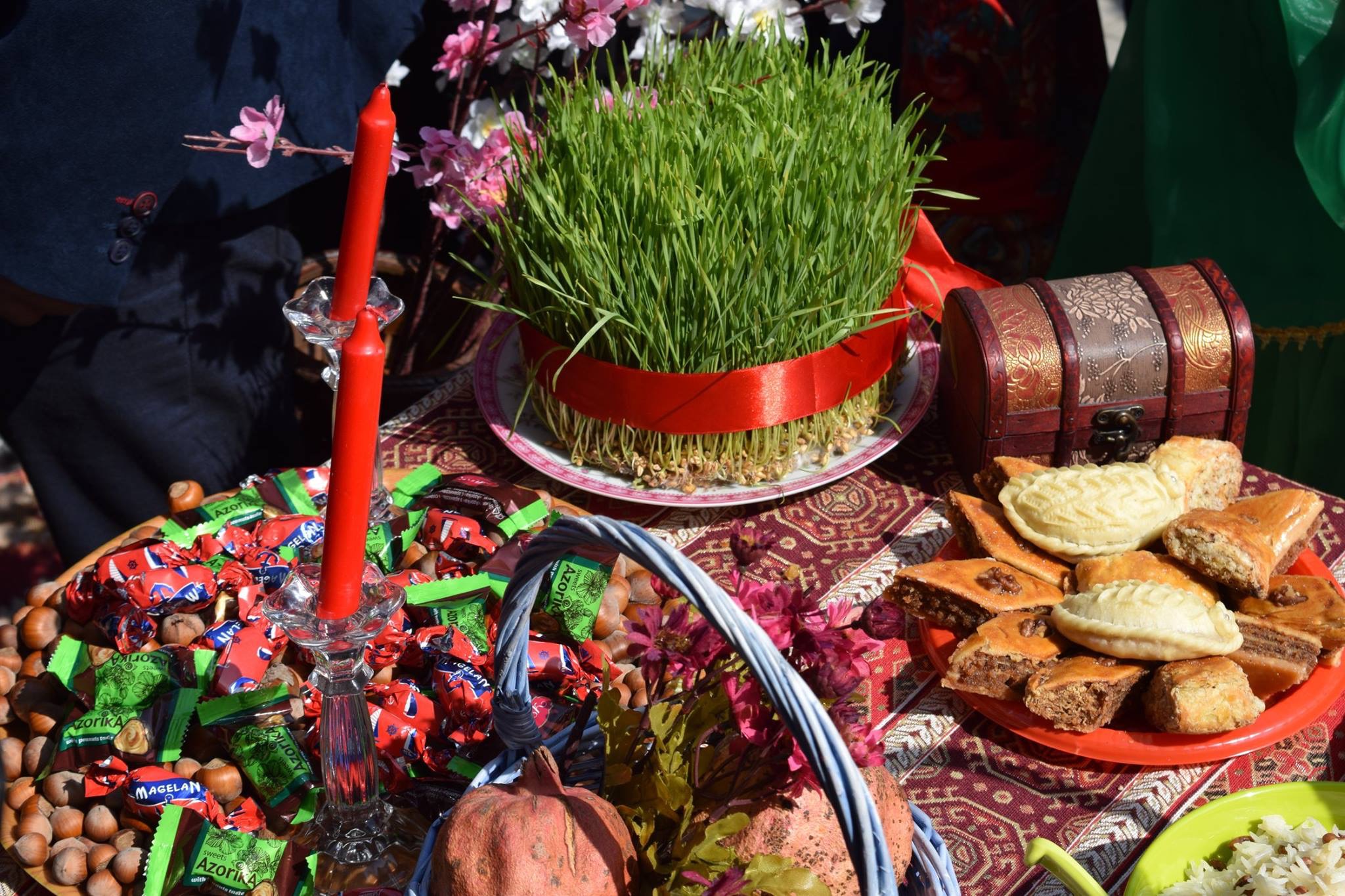 Навруз праздник мусульман когда 2024 году отмечают. Национальный праздник Новруз байрам. Новруз байрам в Азербайджане. С праздником Новруз байрам. Новруз в Иране.