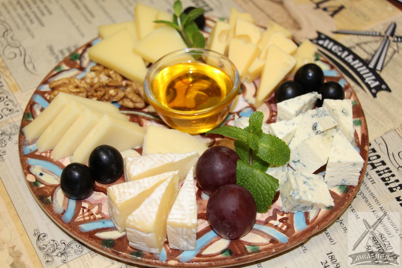 Сырная нарезка на праздничный стол сыр с плесенью