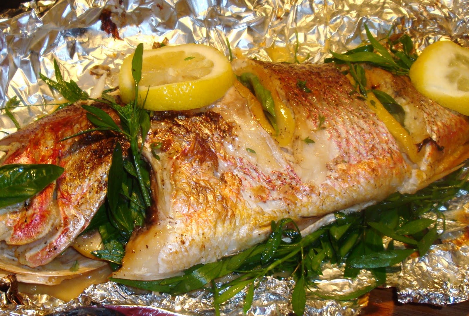 Рыбка запеченная с овощами в духовке