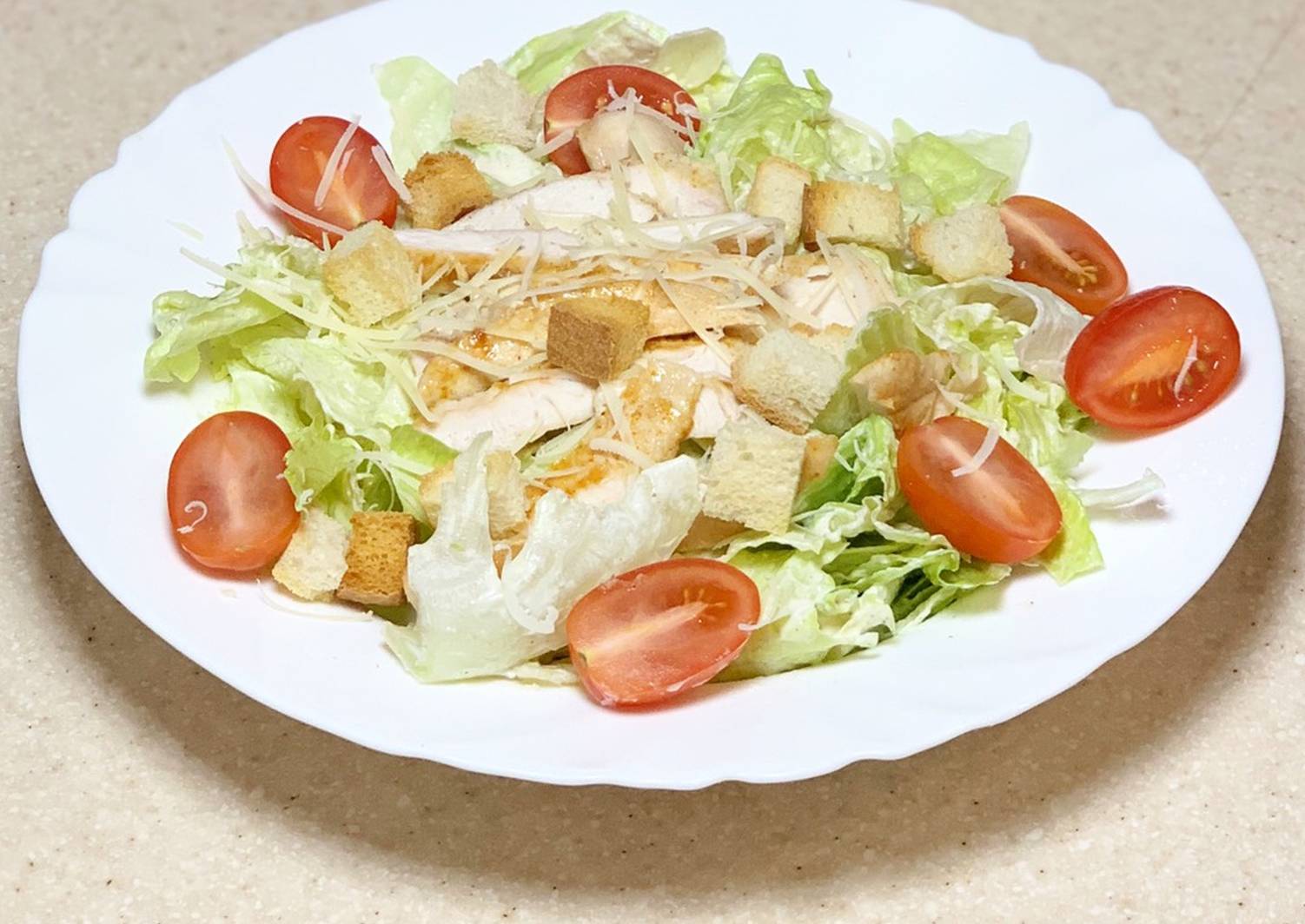 Салат цезарь с курицей классический в домашних условиях рецепт с фото с листьями салата