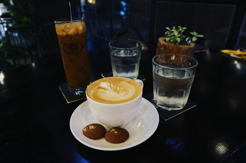 Кофе на столе в кафе