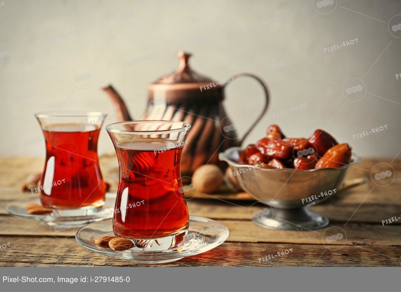 Чай в армуд стакане и самовар
