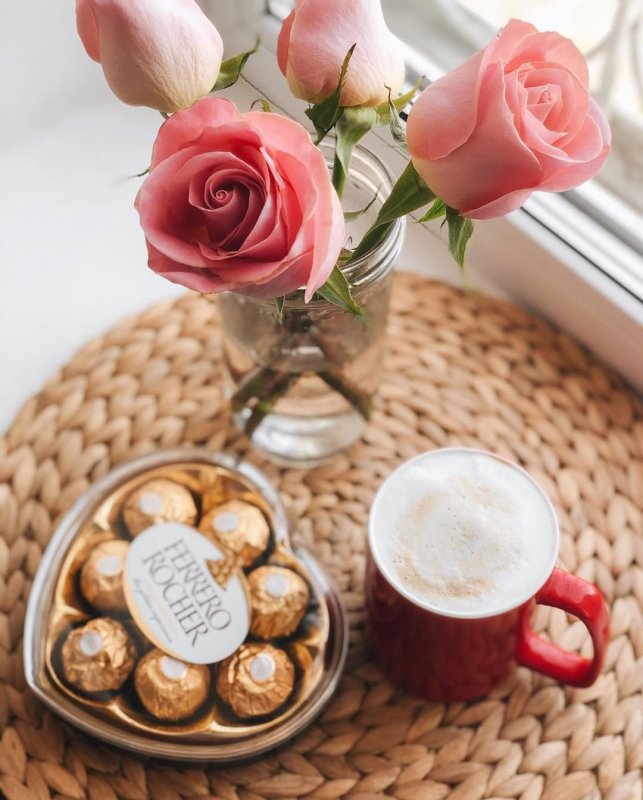 Шикарные цветы и кофе