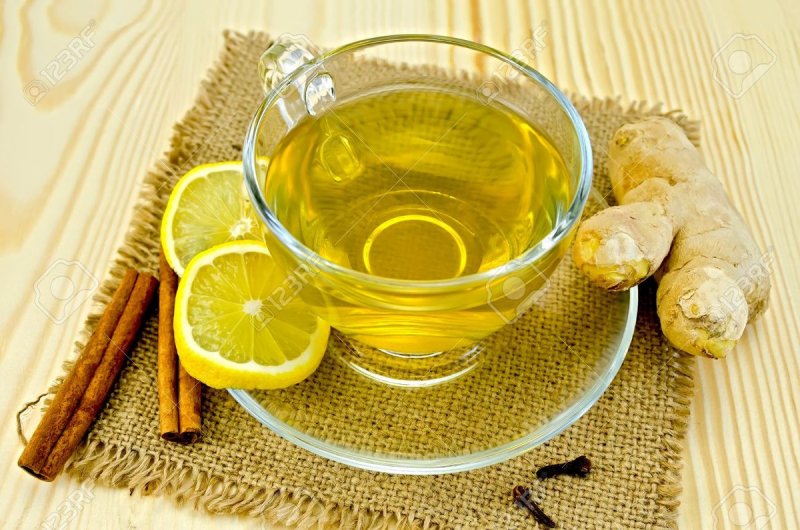 Кружка чая с лимоном и медом