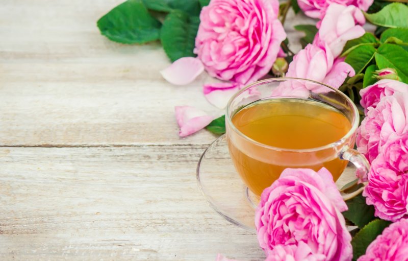 Травяной чай с розами