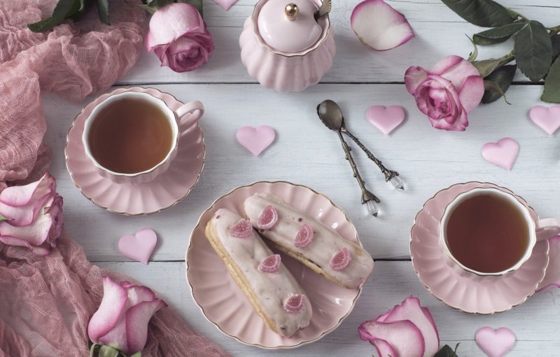 Пирожные розовые чаепитие