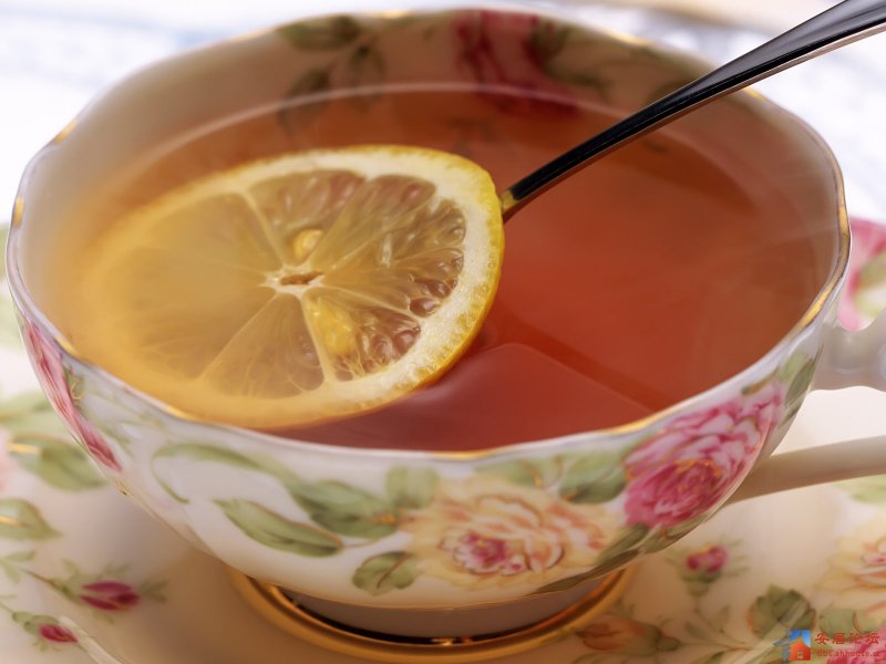 Горячий чай с лимоном