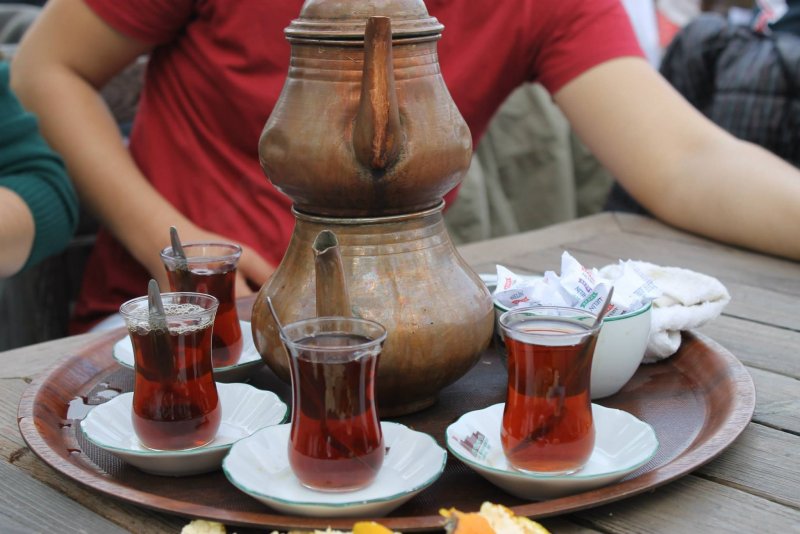 Турки пьют чай