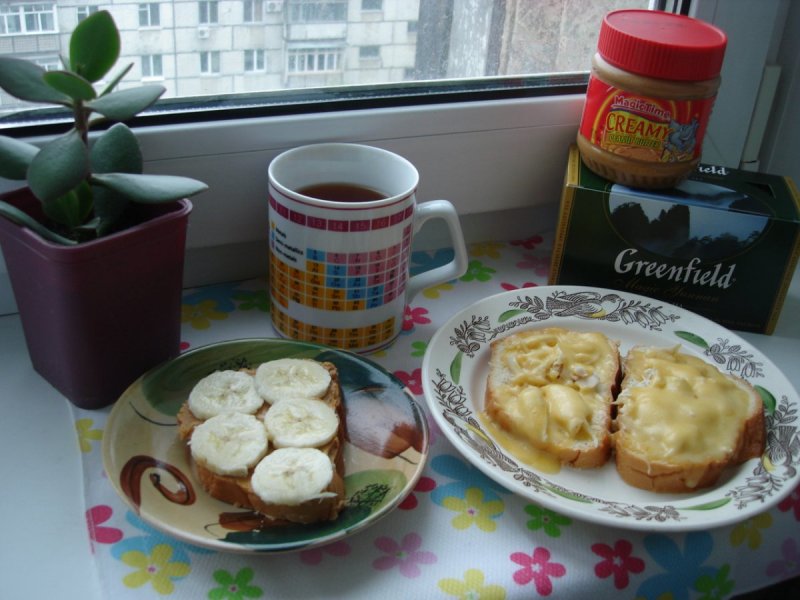Завтрак бутерброды и чай