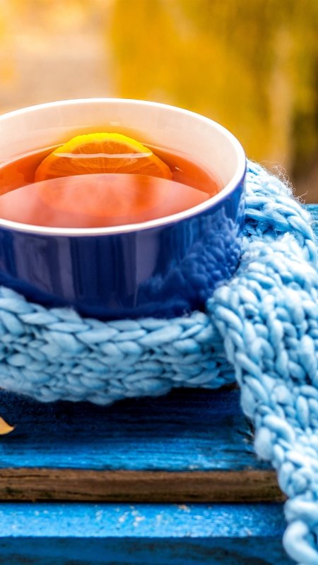 Чашка чая в шарфе
