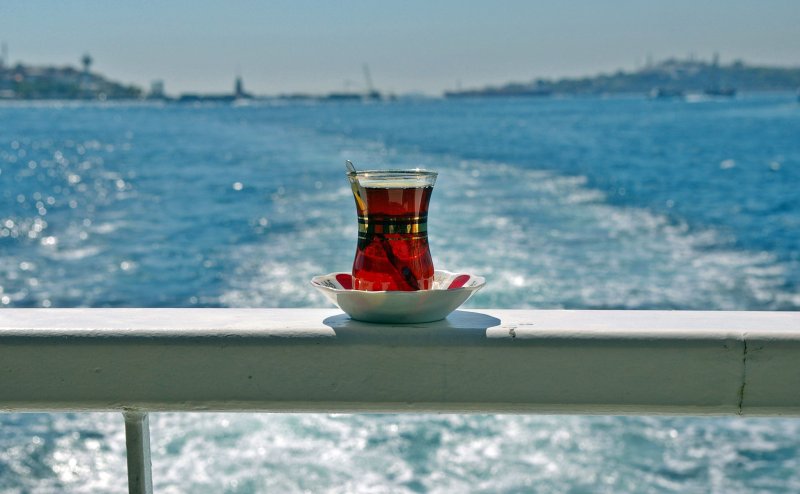 Турецкий чай с видом на море