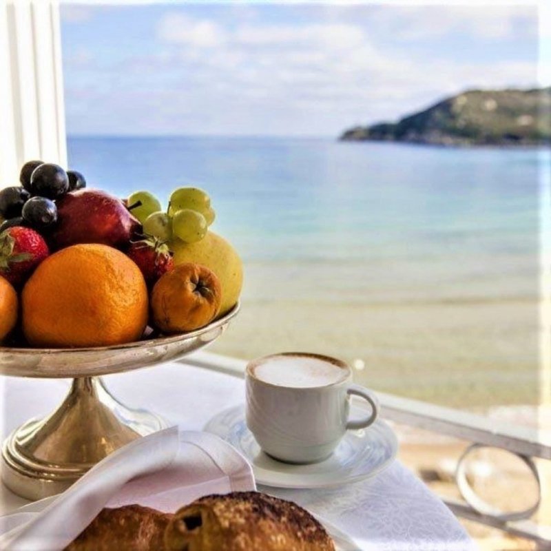 Завтрак на берегу океана