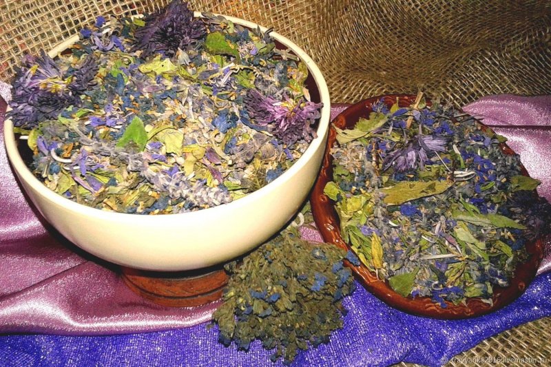 Чай с фиолетовыми цветочками
