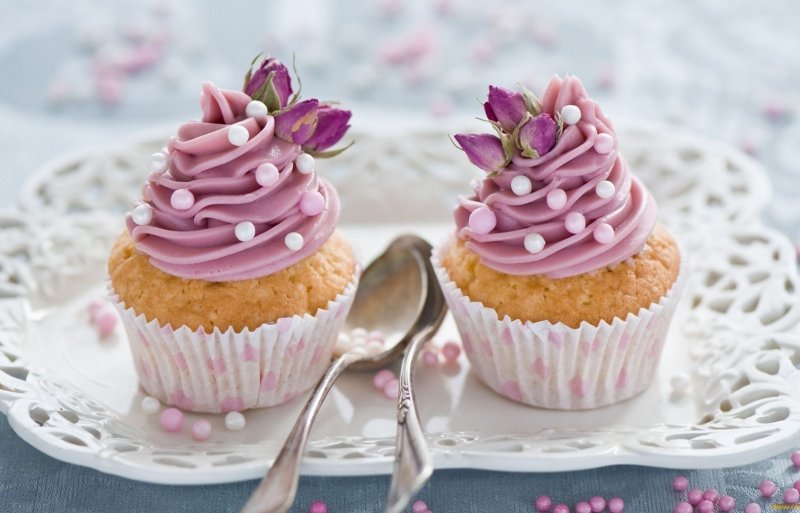 Розовые пирожные