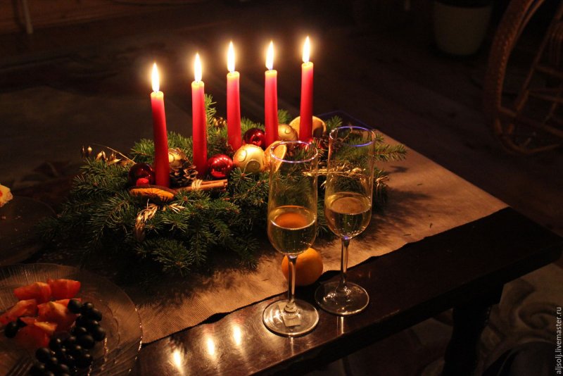 Свечи на праздничном столе