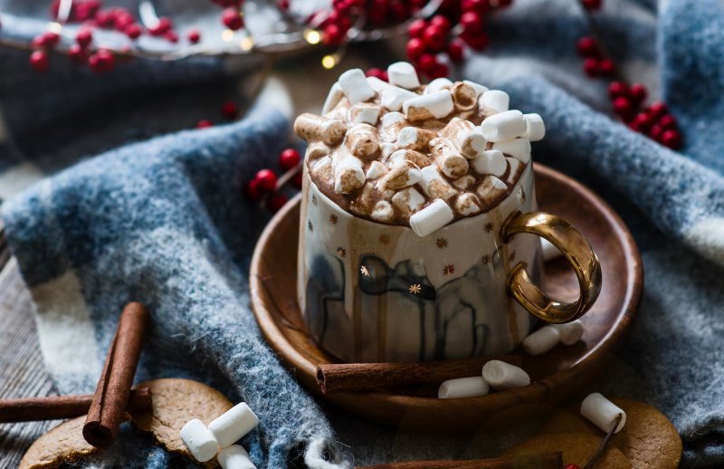 Новогодняя чашка какао с маршмеллоу