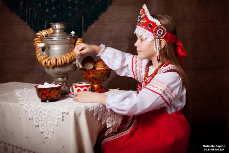 Чаепитие в русских народных костюмах