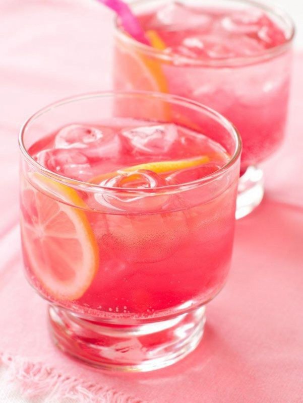 Розовый лимонад коктейль