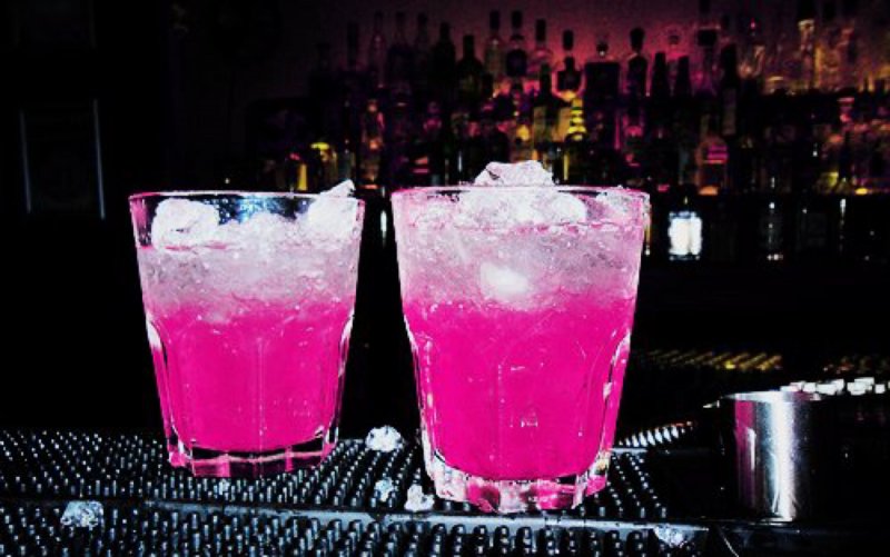 Розовый неон коктейль