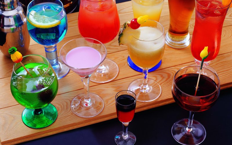 Цветные алкогольные коктейли