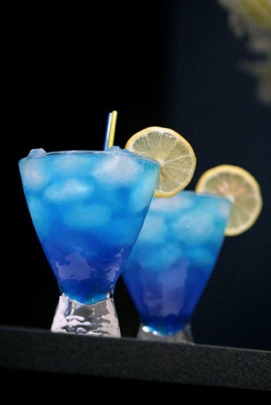 Синий алкогольный напиток