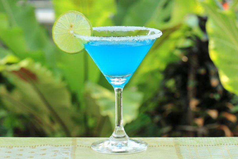 Голубая Лагуна Blue Lagoon коктейль