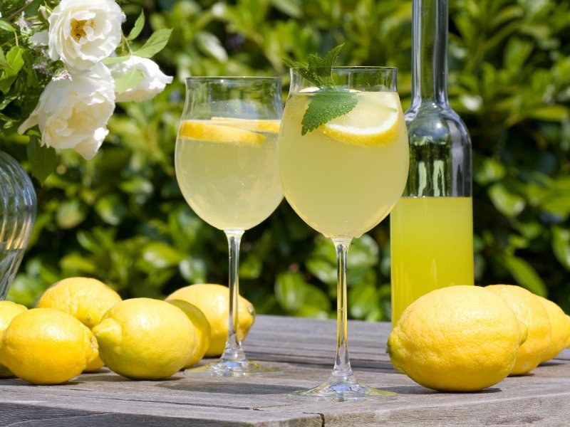 Итальянский лимонный ликер Лимончелло