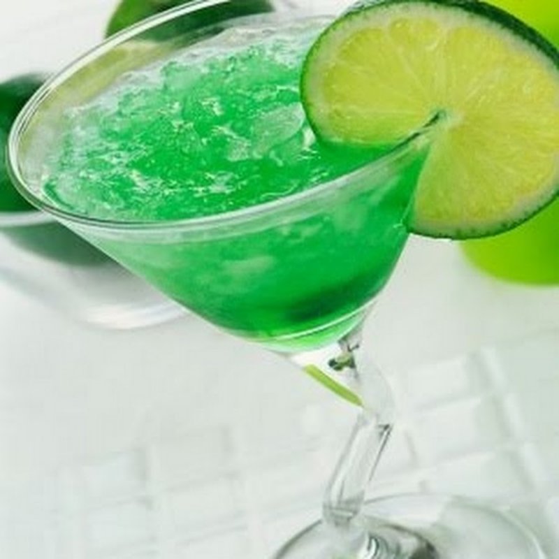 Зеленый коктейль с абсентом