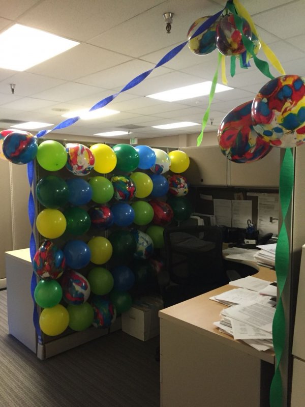 Чем украсить рабочее место на день рождения коллеге