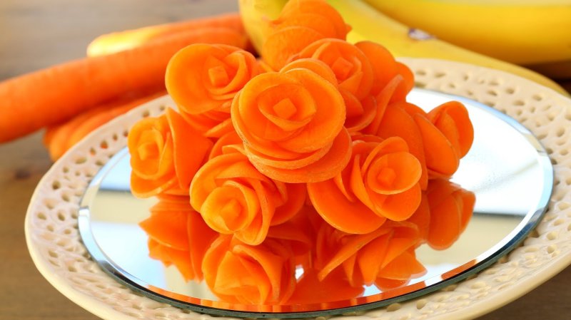 Украшения из овощей и фруктов тюльпаны