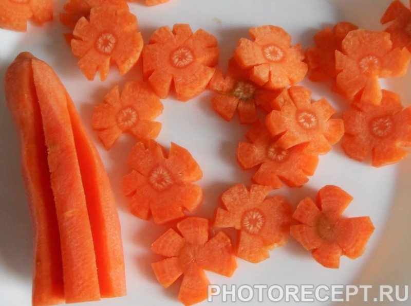 Украшение закусок морковью