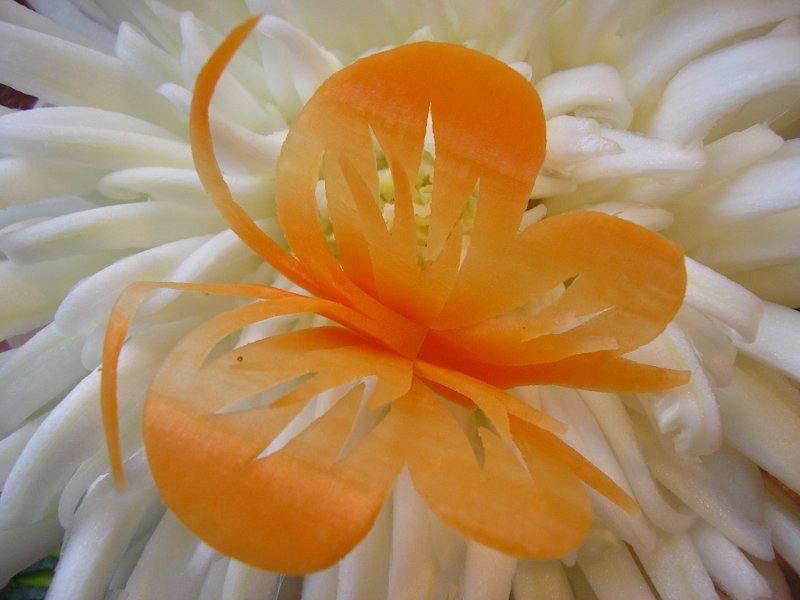 Карвинг морковки цветочек