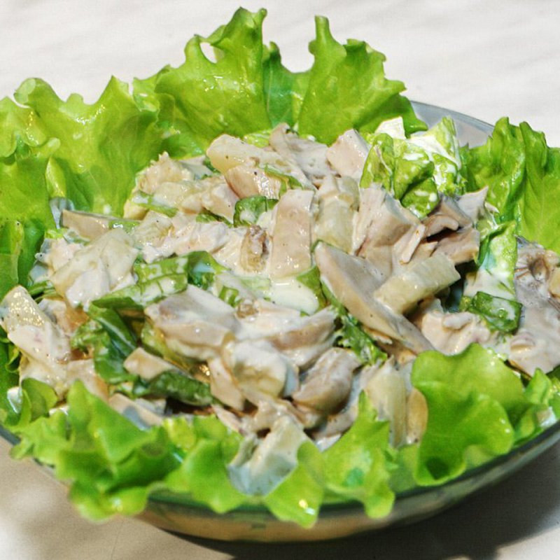 Салат с курицей и грибами