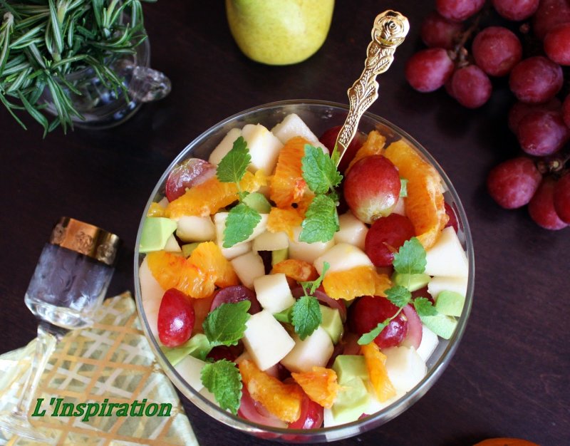Фруктово-ягодный салат с йогуртом