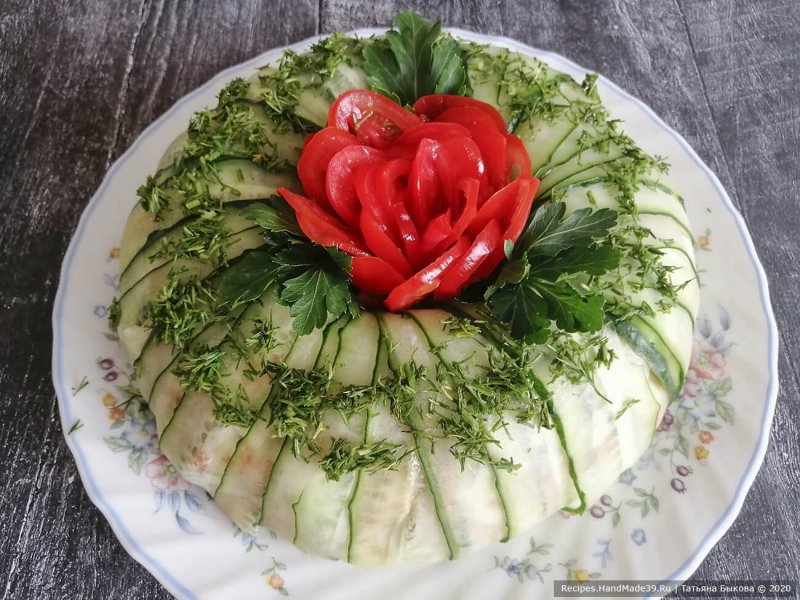 Украсить салат огурцом красиво