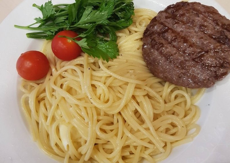 Спагетти в сливочно шпинатном соусе