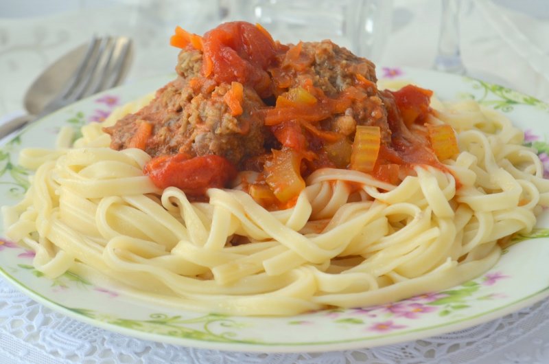 Спагетти с тефтелями