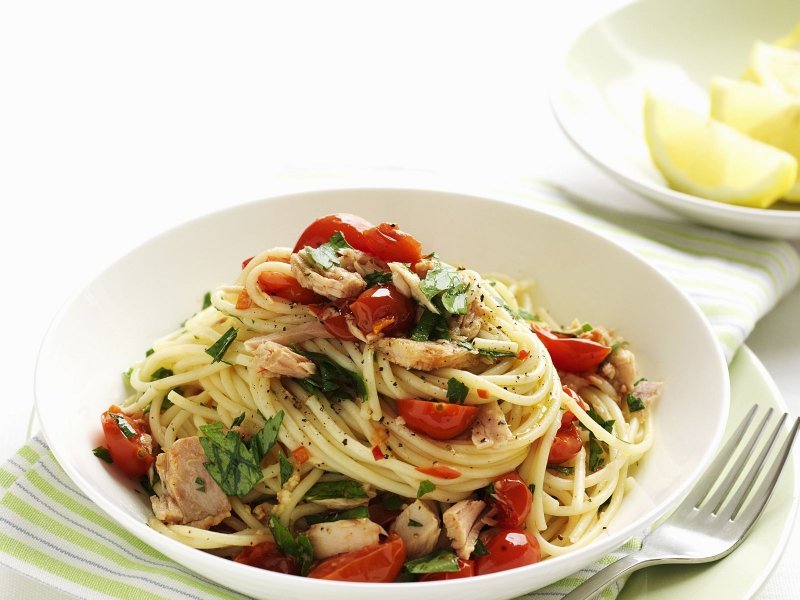 Спагетти с кальмарами и вялеными томатами
