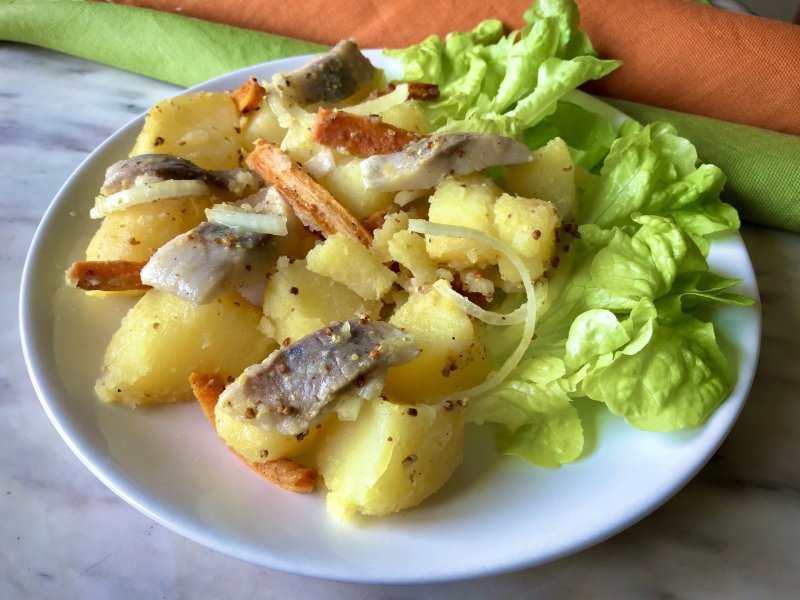 Салат с картошкой