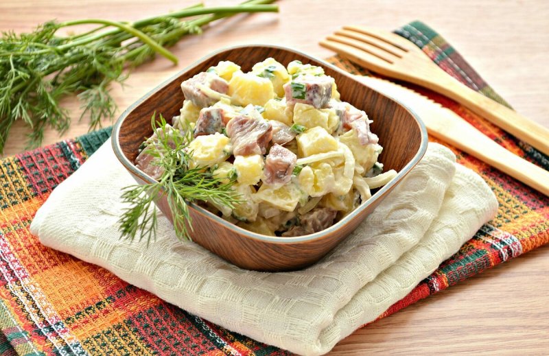 Салат картофельный с сельдью