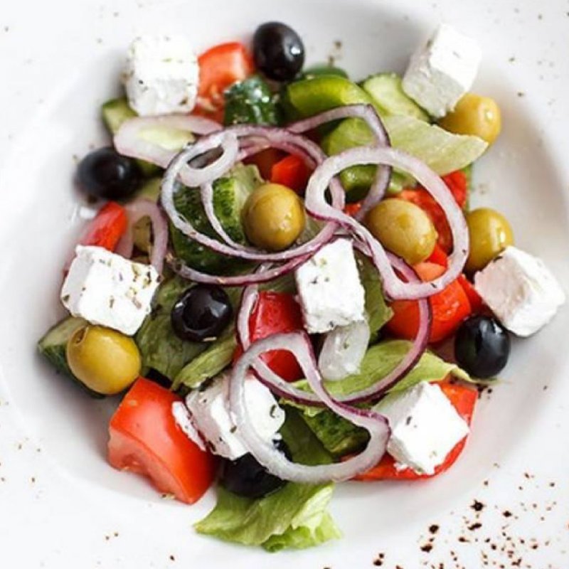 Греческий салат с творожным сыром